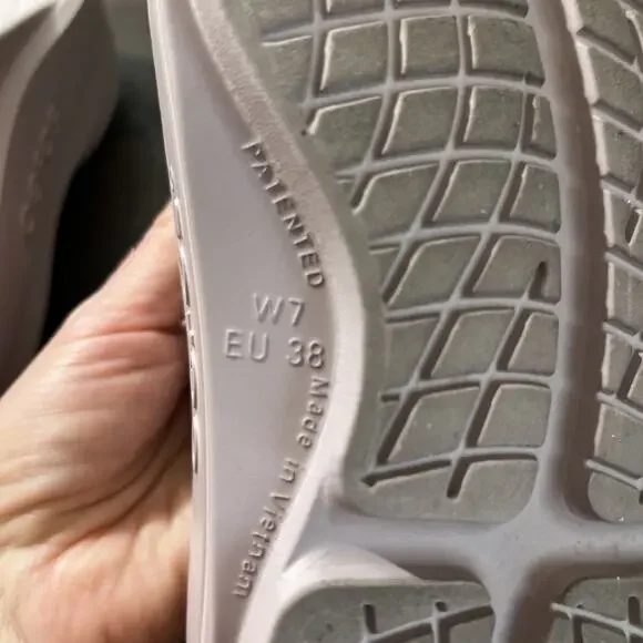 OOFOS OOmega Ooahh Women's Size: 7 Blush Pink Sandal Slide Shoe Recovery - Picture 9 of 10